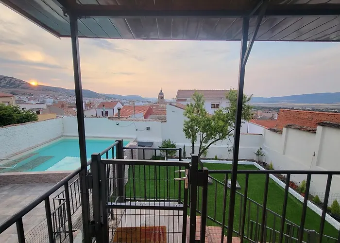 Casa Oasis Puertollano, Una Casa Rural En Puertollano, Agradable, Con Piscina En Zona Tranquila