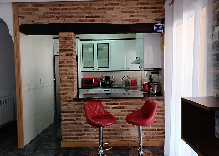Casa Oasis Puertollano, Una Casa Rural En Puertollano, Agradable, Con Piscina En Zona Tranquila