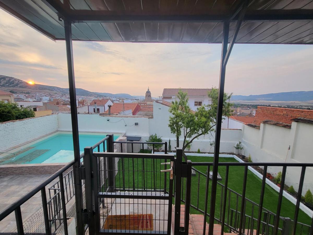 Casa Oasis Puertollano, En Puertollano, Agradable, Con Piscina En Zona Tranquila * Puertollano
