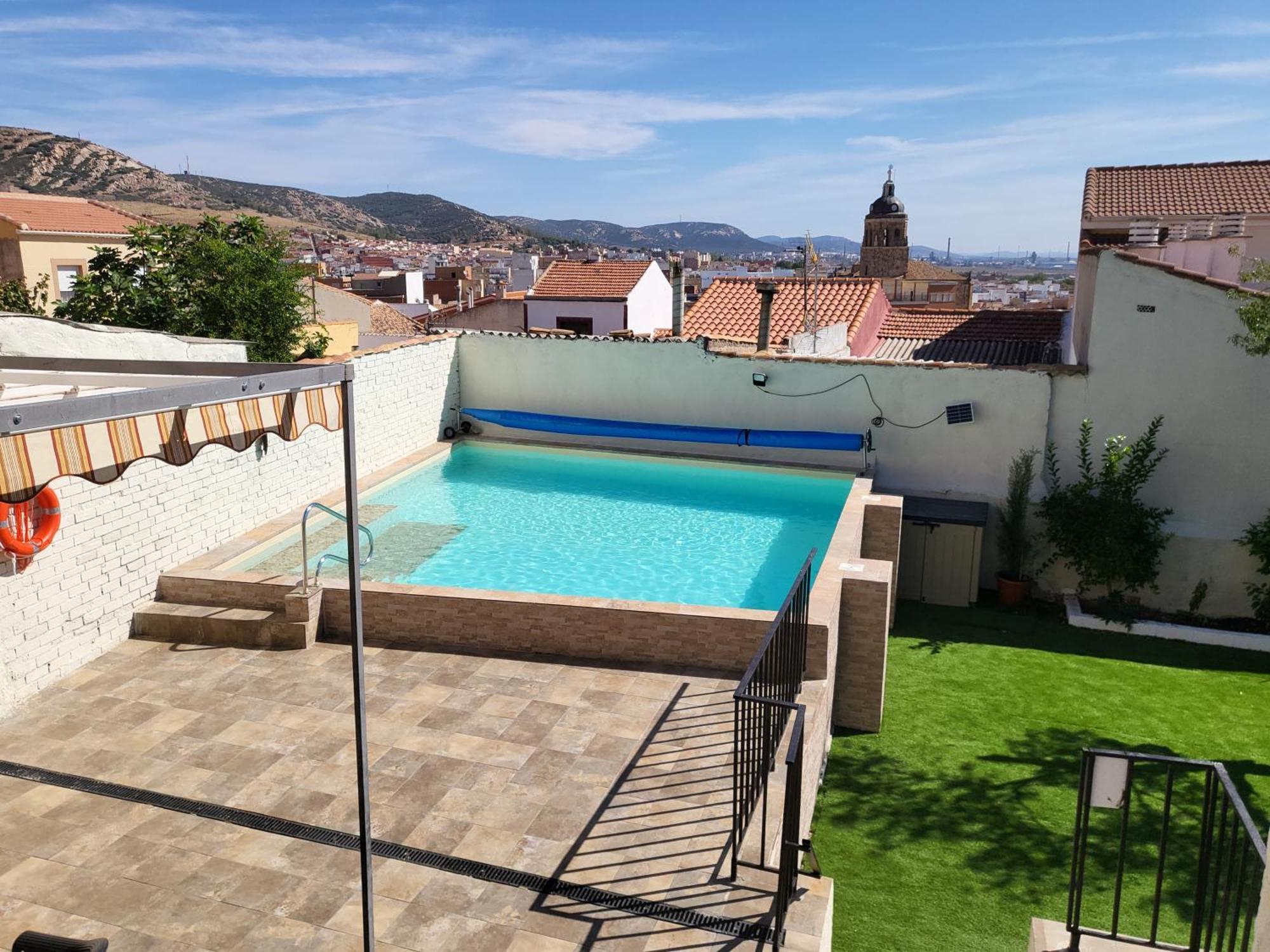 Casa Oasis Puertollano, En Puertollano, Agradable, Con Piscina En Zona Tranquila Ferienhaus Puertollano