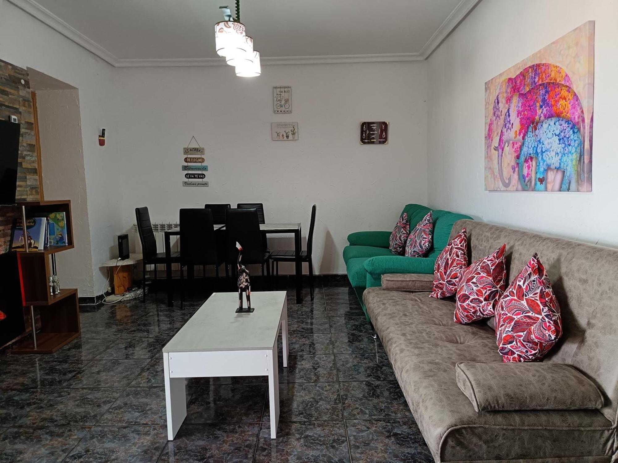 Casa Oasis Puertollano, En Puertollano, Agradable, Con Piscina En Zona Tranquila