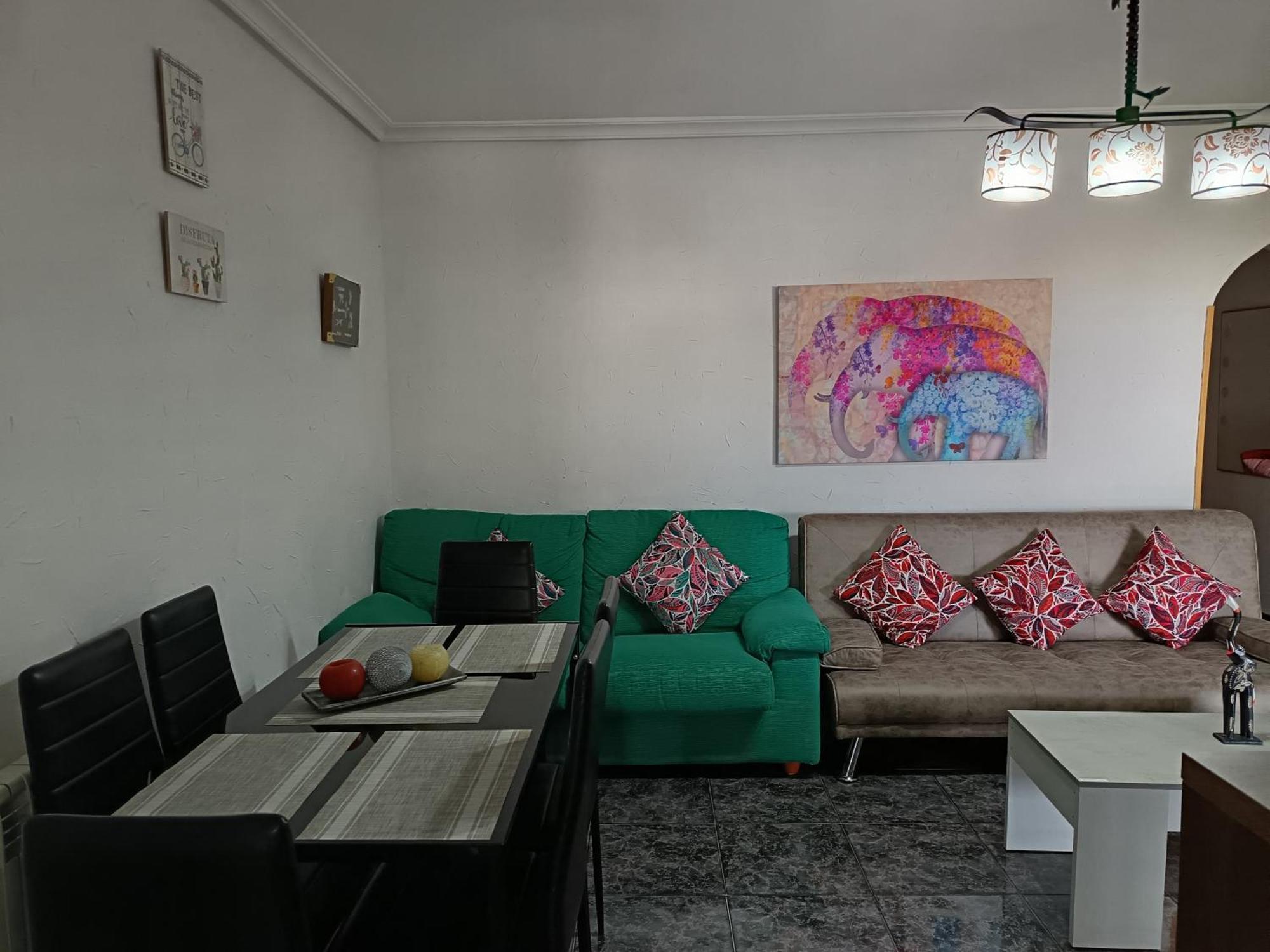 Casa Oasis Puertollano, En Puertollano, Agradable, Con Piscina En Zona Tranquila