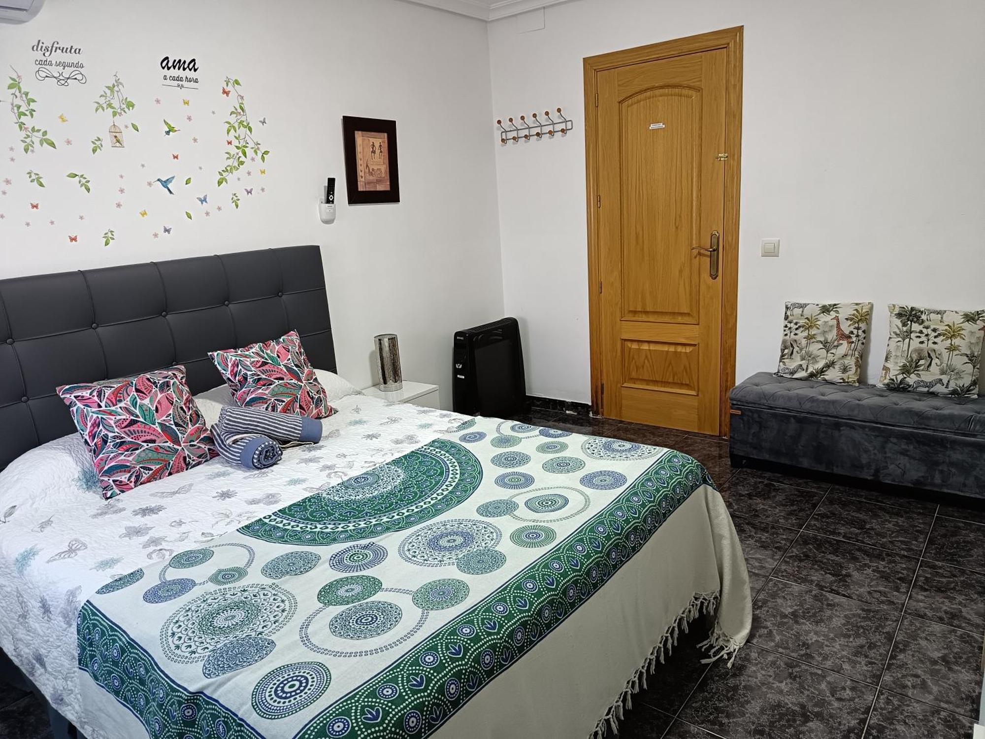 Casa Oasis Puertollano, En Puertollano, Agradable, Con Piscina En Zona Tranquila Ferienhaus Puertollano